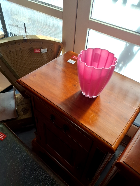 Lyserød glas vase